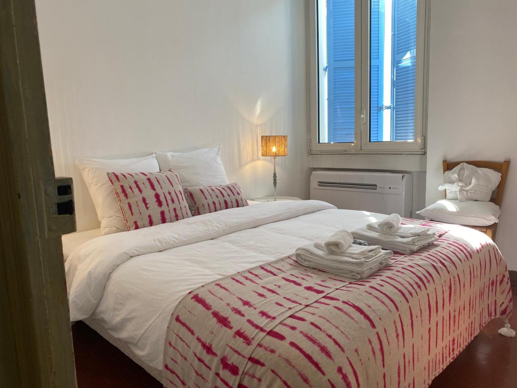 Click! Casa Lamartine Fabulous Ideal Location Walk To All!!! Каси Екстериор снимка